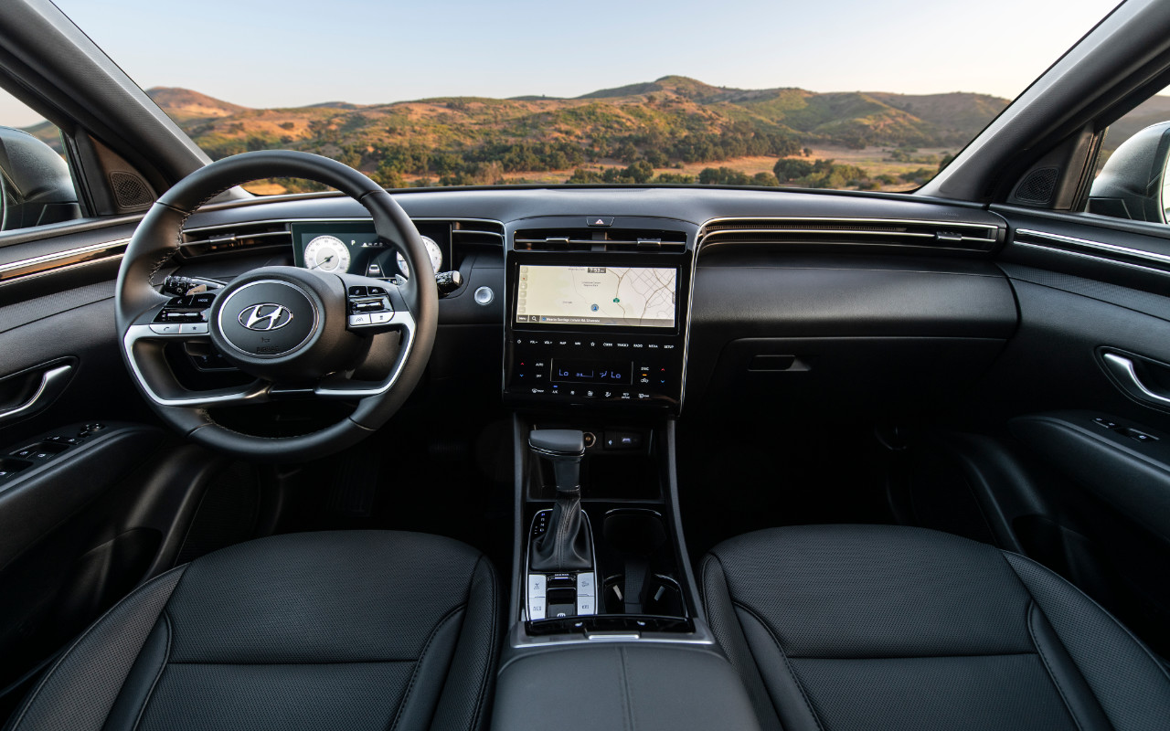 vue de l'habitacle et tableau de bord d'un Hyundai Santa Cruz 2024